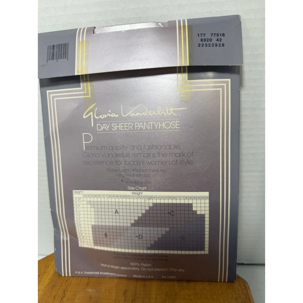 NEW Vintage Gloria Vanderbilt Day Sheer Navy  Pantyhose‎ Size C Made in USA